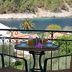 Gerania 3* Άσσος